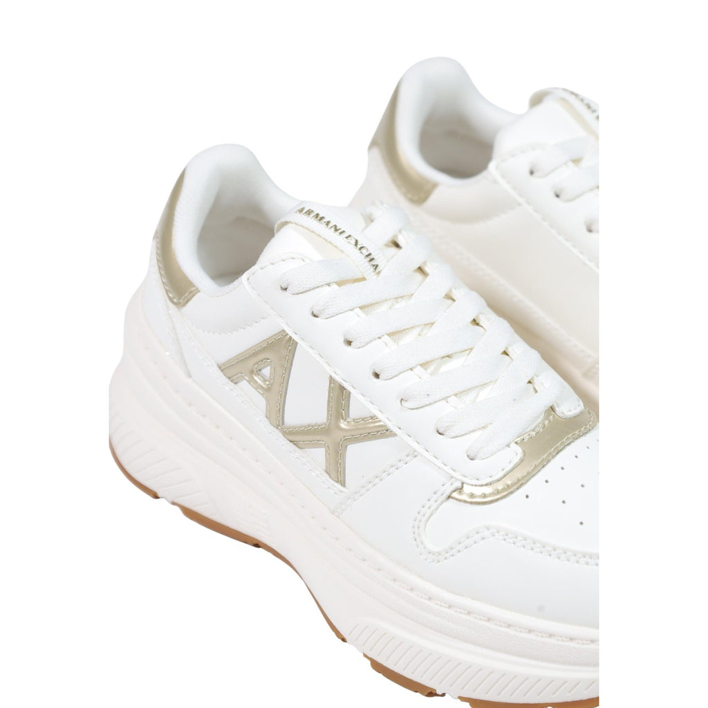 Armani Exchange — Baskets logo AX blanches femme — vue 4