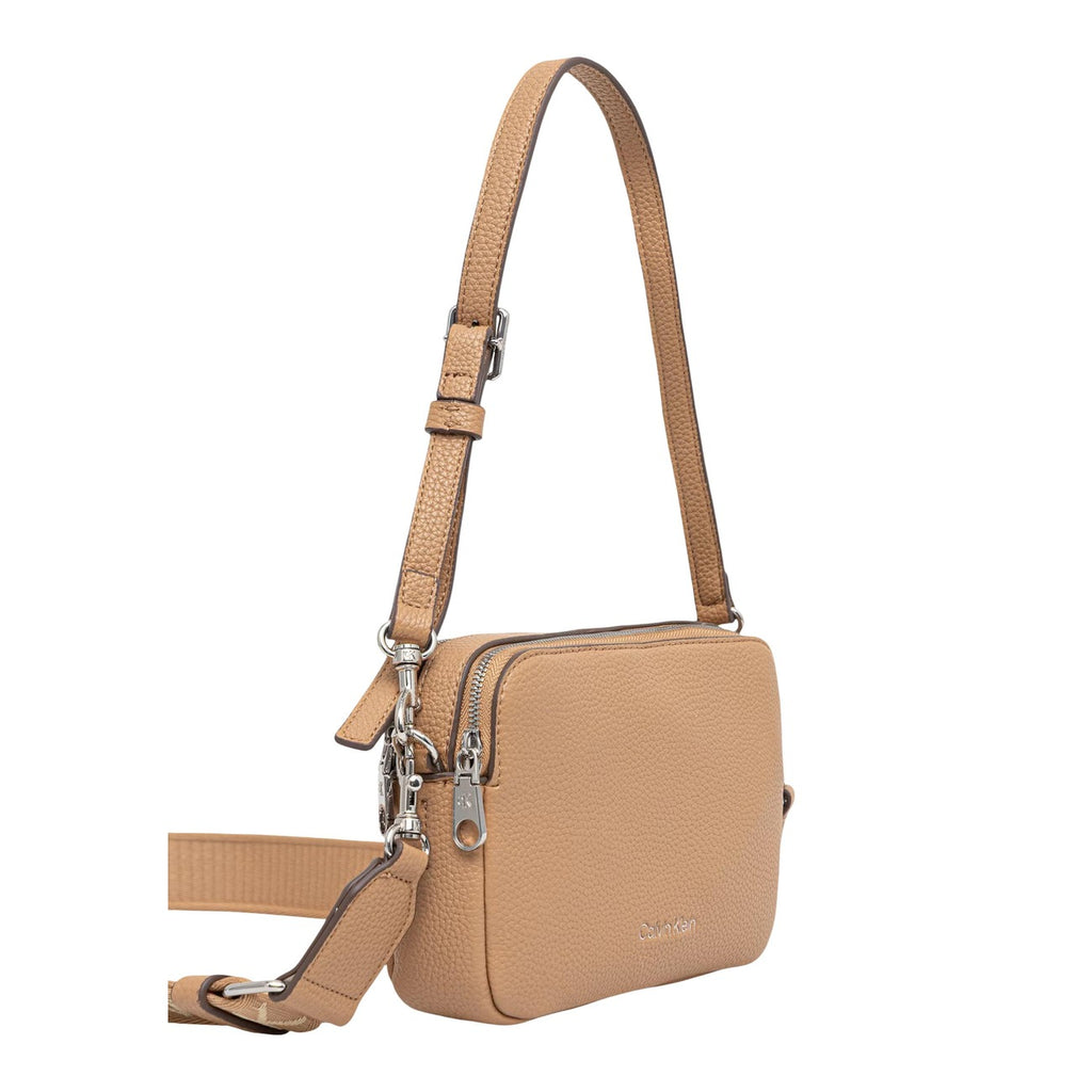 Calvin Klein — tas ref. WEBBING 2X STRAP CAMERA BAG voor dames — afbeelding 2