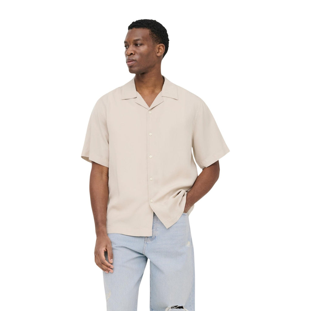 Only & Sons — Herenoverhemd Peru met V-hals en korte mouwen, beige