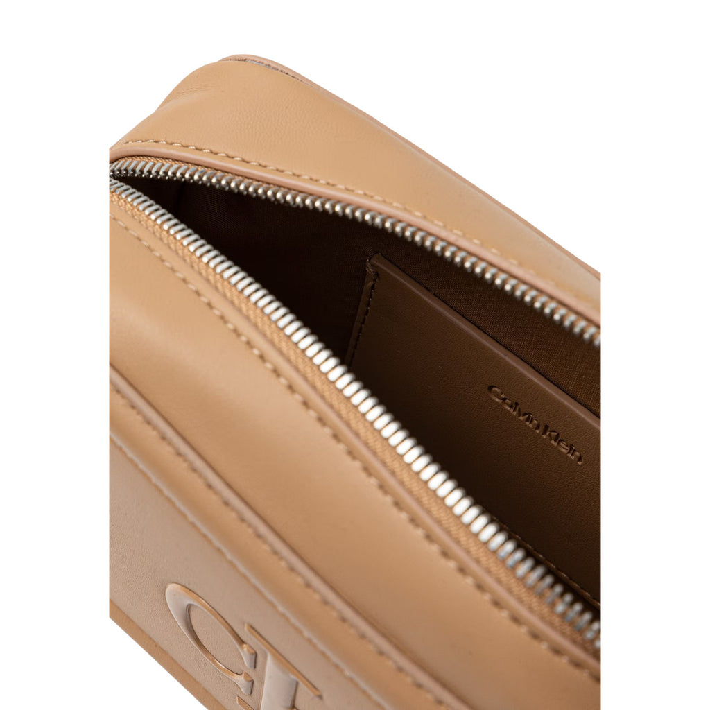 Calvin Klein — tas beige ref. BOLD CK CAMERA BAG voor dames — afbeelding 5