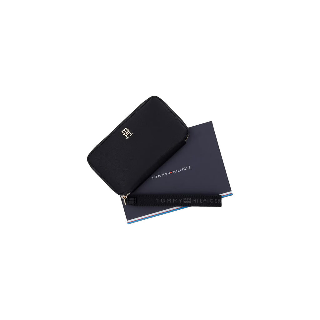 Tommy Hilfiger — Logotape Compact Zip-Around Wallet Black Women — view 4