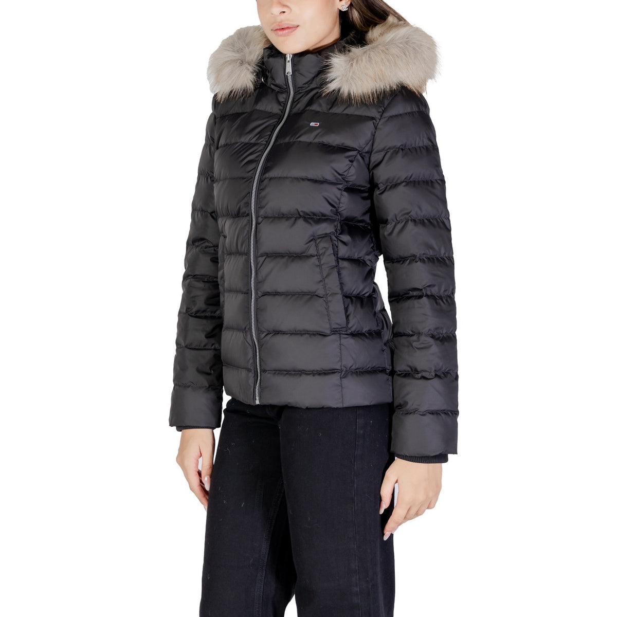 Tommy Jeans — Zwarte damesjas met capuchon — afbeelding 2