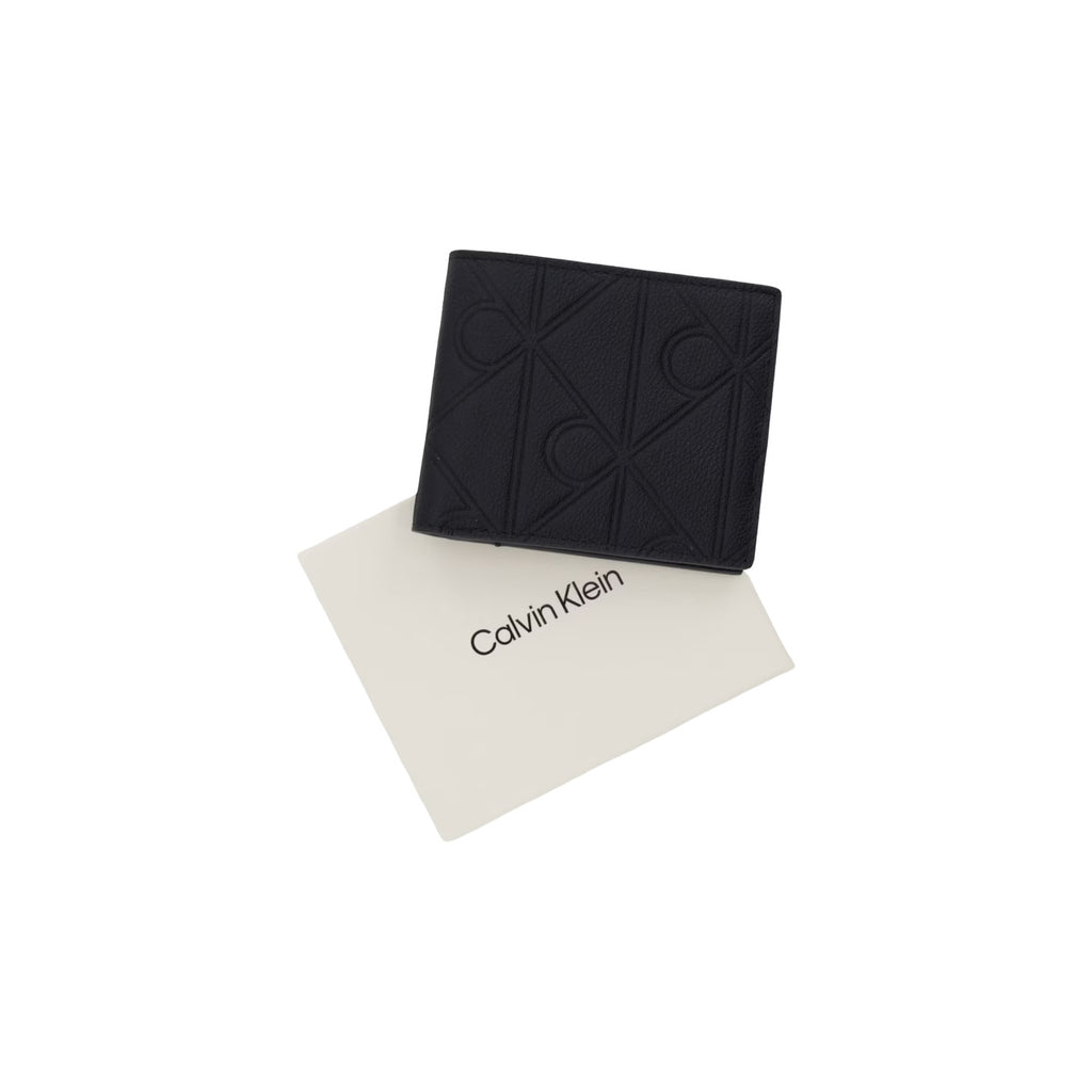Calvin Klein — Portefeuille noir réf. XL EMBLEM AOP EMBO?SS BILLFOLD homme — vue 4
