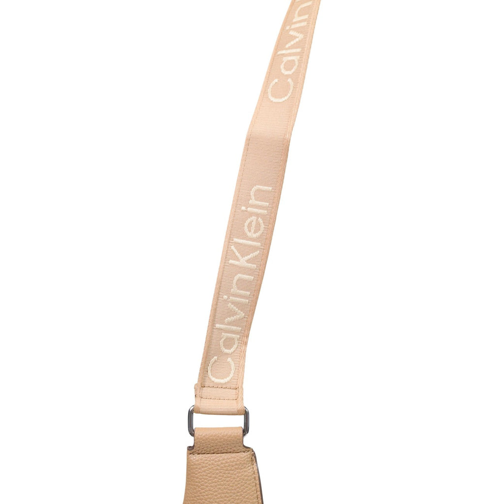 Calvin Klein — Sac réf. WEBBING ADJ STRAP LARGE SHOULDER femme — vue 5