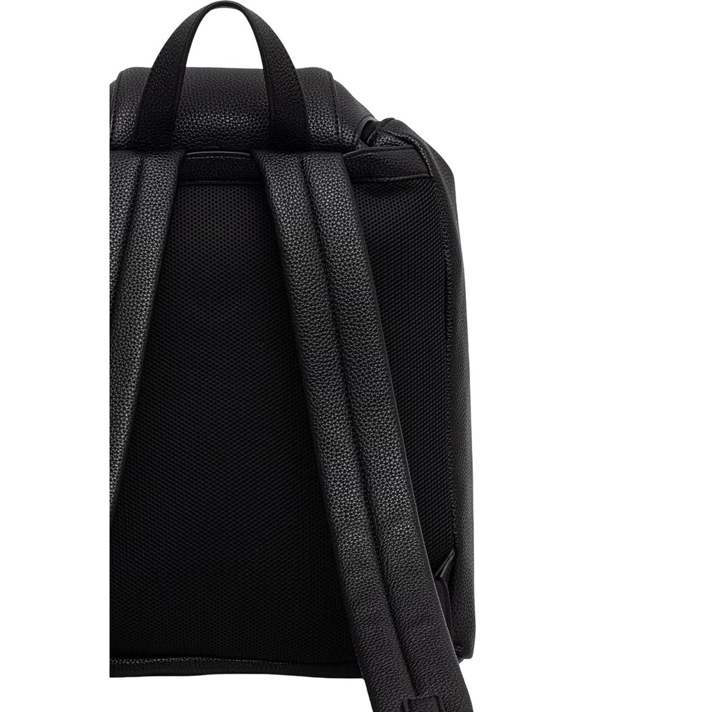 Calvin Klein — Sac noir réf. WEBBING STRAP FLAP B?ACKPACK femme — vue 3