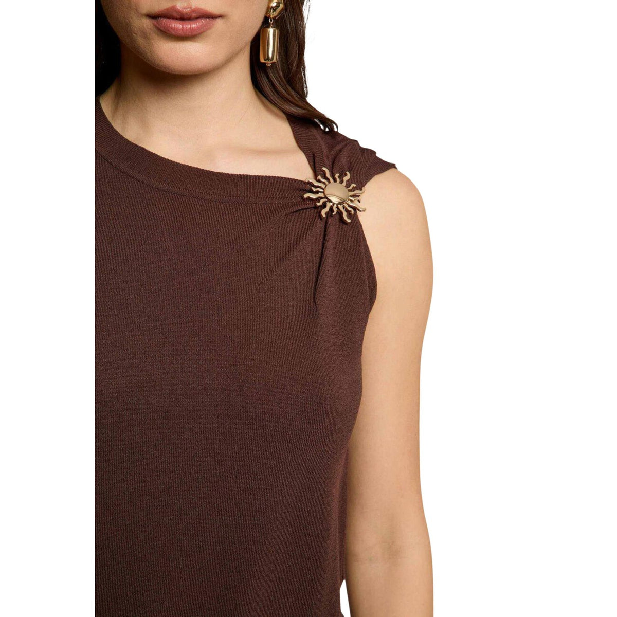 Morgan — Women’s brown round-neck sweater — view 4