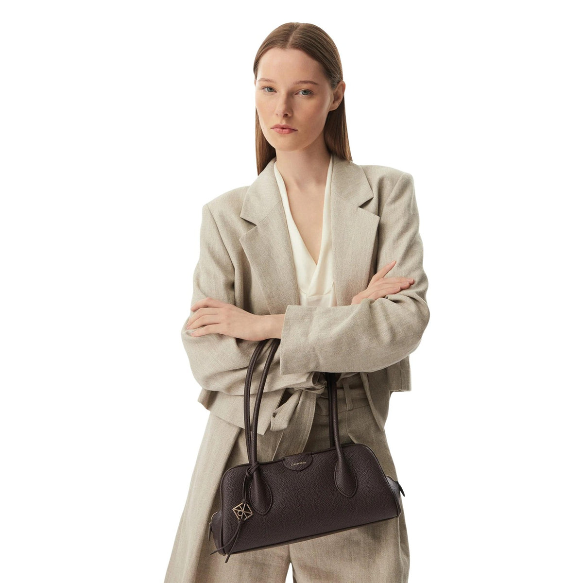 Calvin Klein — Sac réf. EMBLEM TRIO PEBBLE SHOULDER BAG femme — vue 5