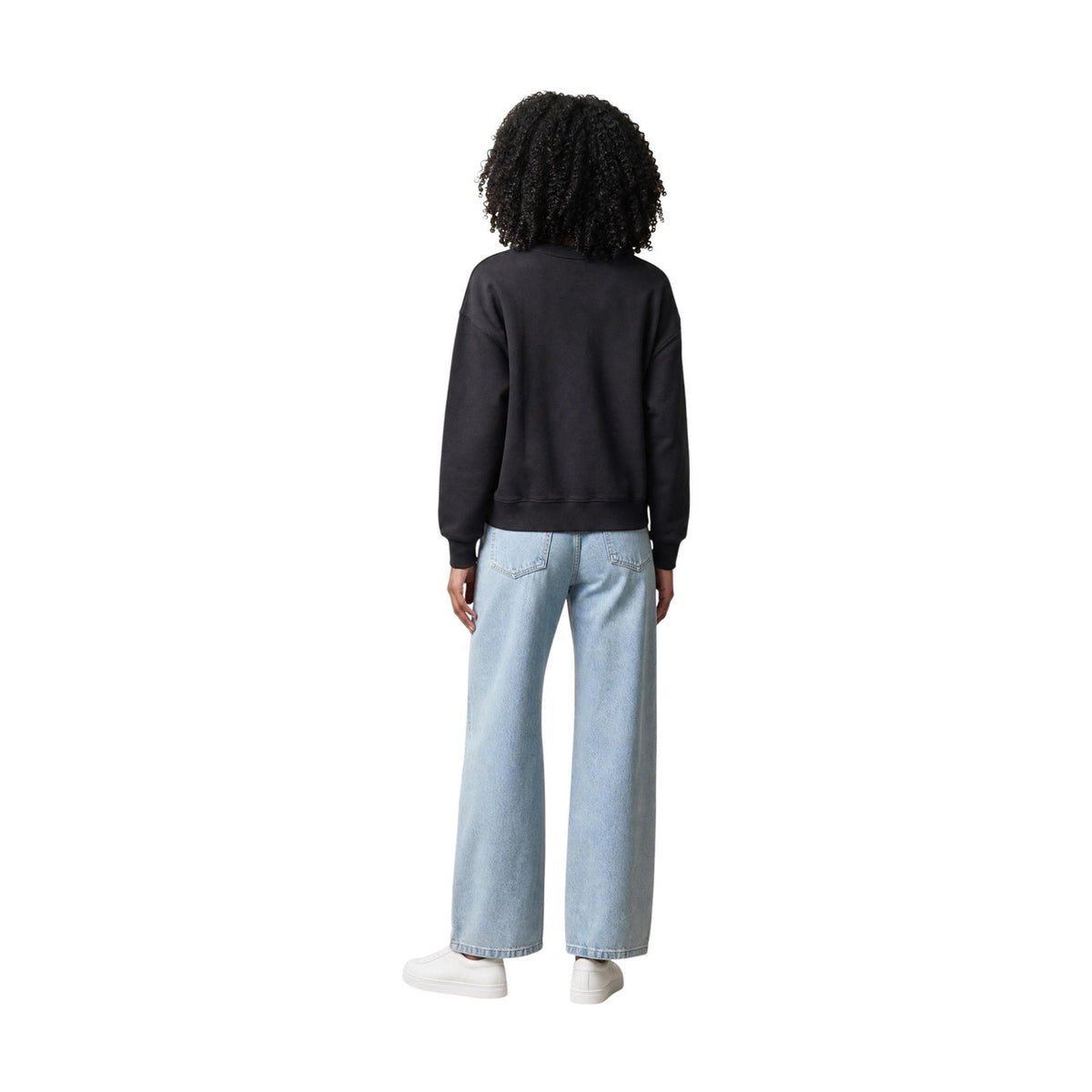 Levi’s — Women’s black round-neck sweatshirt — view 5