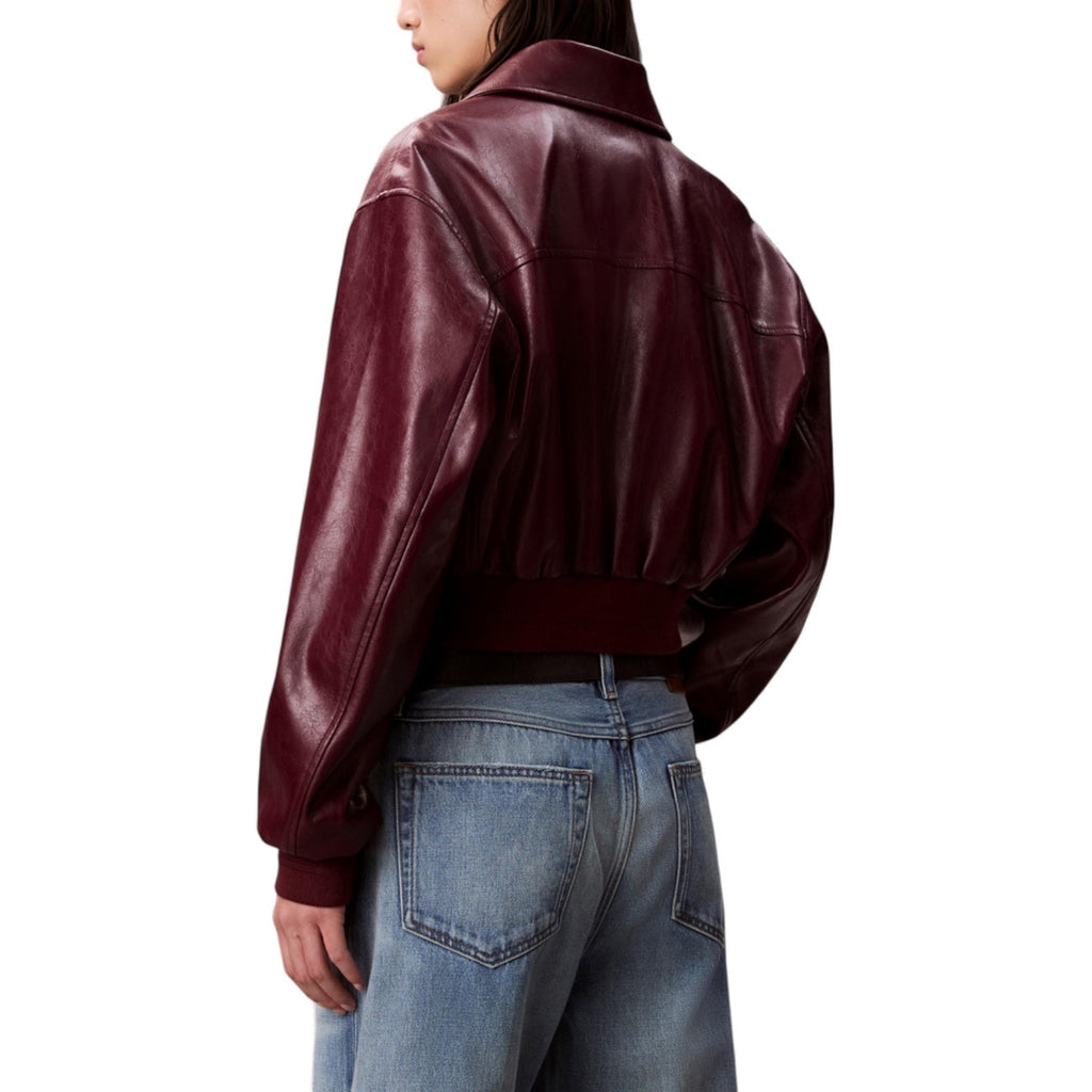 Calvin Klein Jeans – Kurze Bomberjacke in Lederoptik für Damen, Bordeaux — Ansicht 4