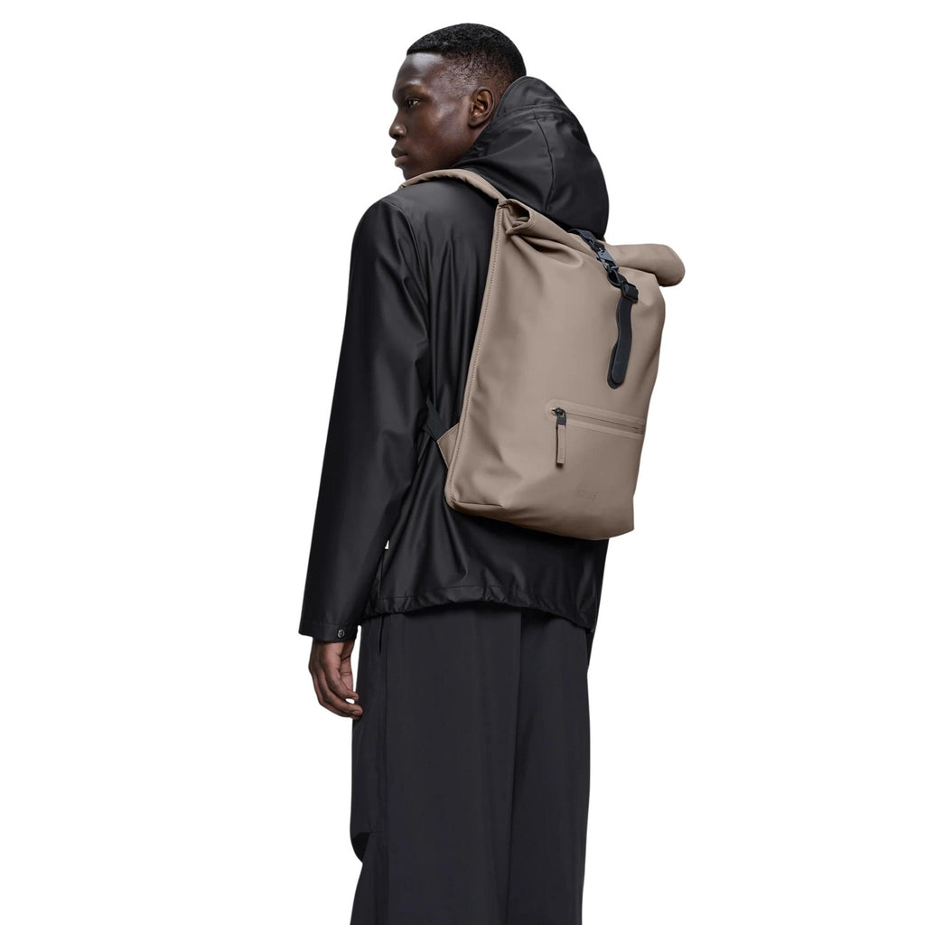 Rains — Rolltop Rucksack gray unisex — view 2