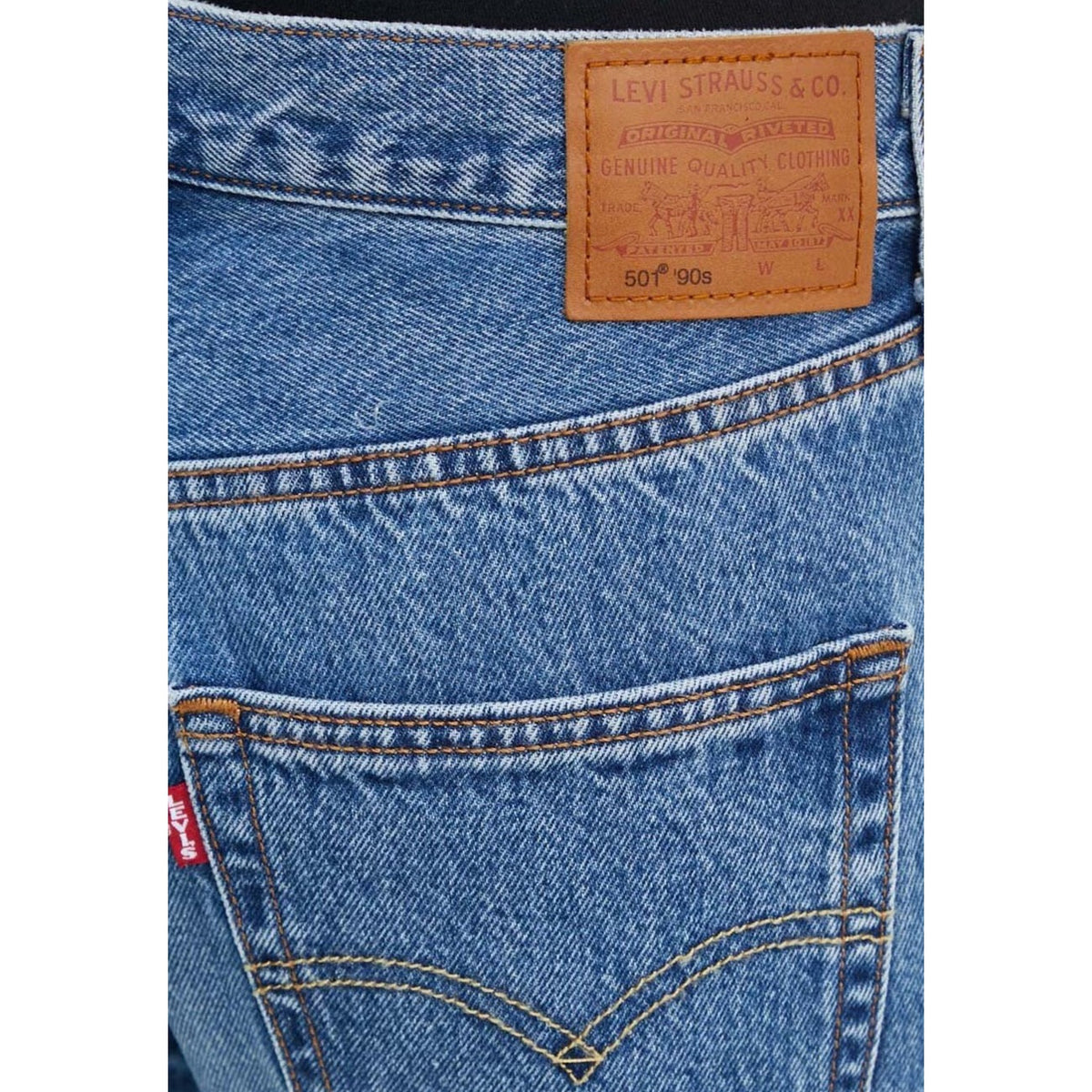 Levi’s — Women’s 501 ’90s light blue jeans — view 4